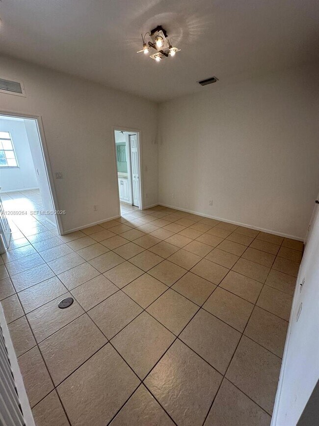 Building Photo - 3021 NW 30th Terrace