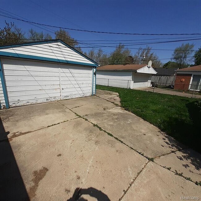 Building Photo - 4938 Roosevelt Blvd