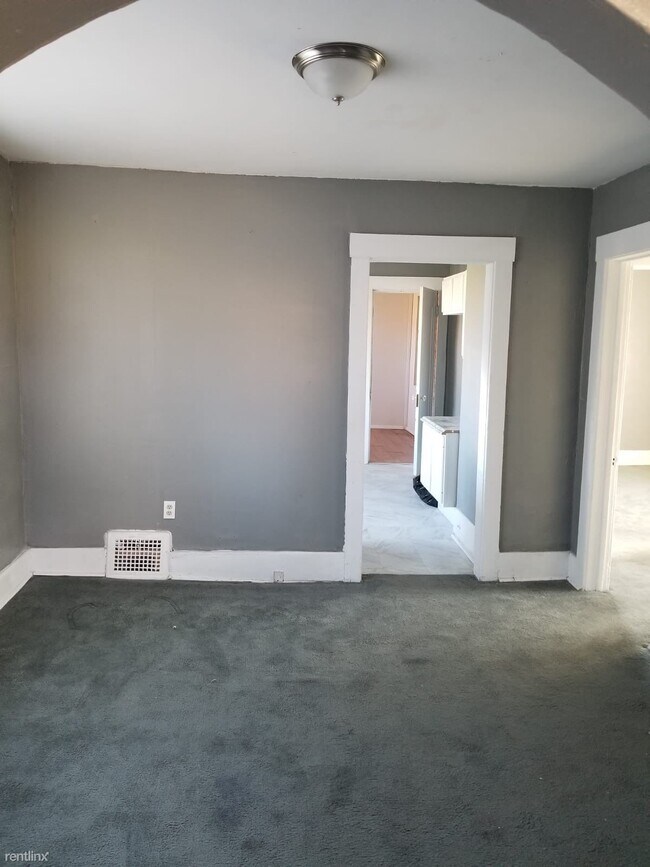 Building Photo - 2 br, 1 bath Duplex - 3777 Elmhurst St