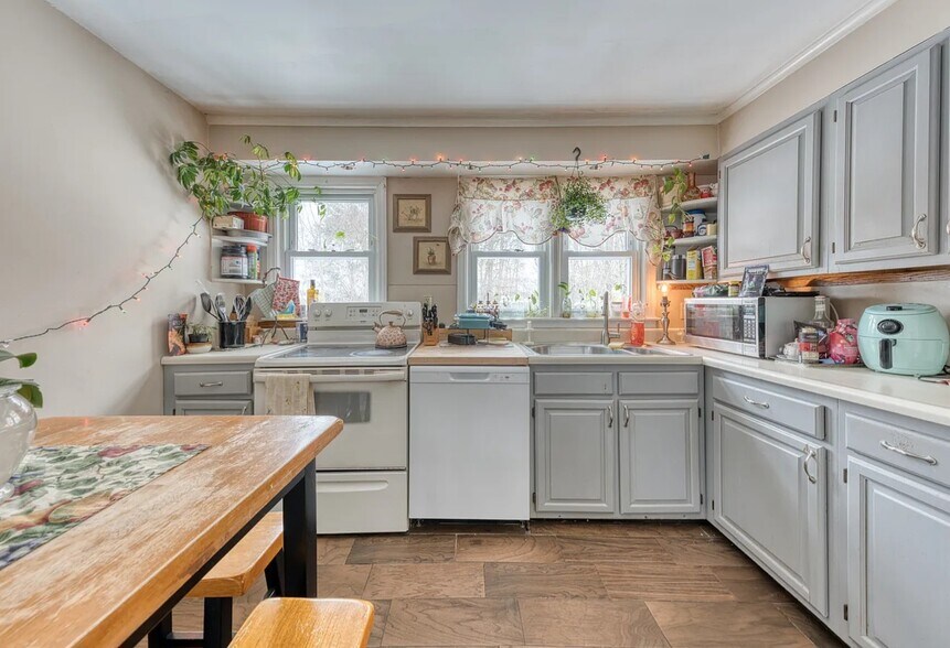 Building Photo - 291 Mansfield Ave