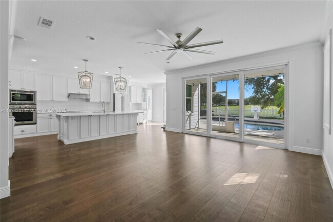 Building Photo - 118 Barbados Dr