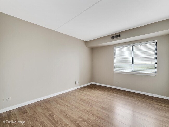 Building Photo - 6340 Americana Dr