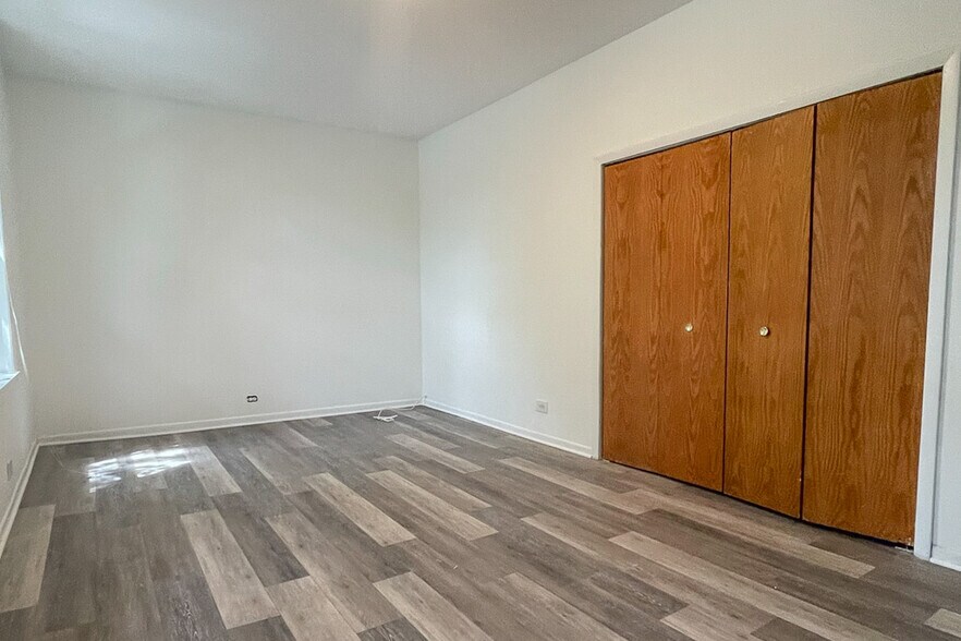 Building Photo - 1834 W Henderson St