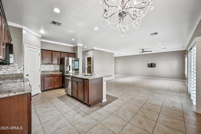 Building Photo - 634 W Kerry Ln
