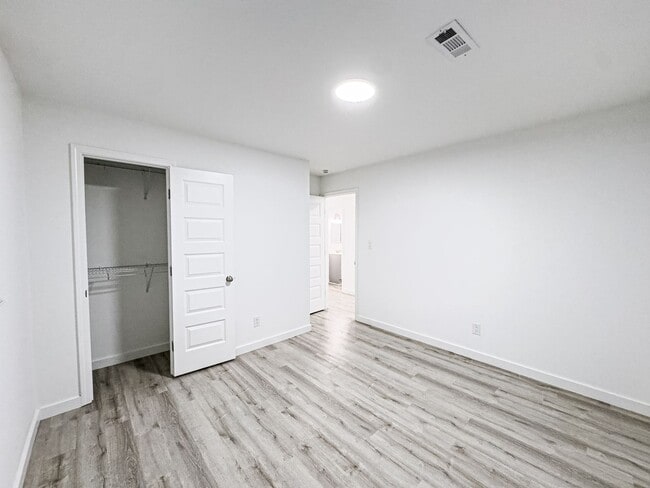 Building Photo - Renovated 3 Bedroom Home in Springfield, TN!