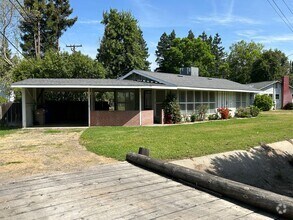 Building Photo - Cozy 2 Bed, 1 Bath Home Surrounded by Nature