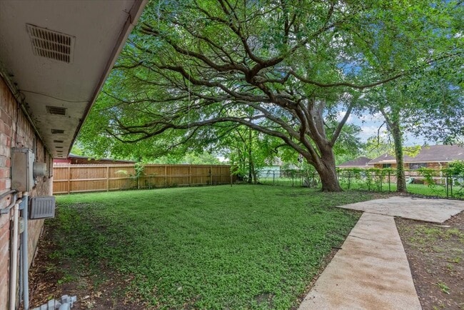 Building Photo - 1935 Barnsley Ln