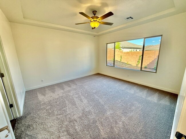 Building Photo - Beautiful Pet-Friendly 4-BR Home in Sunbrook Community