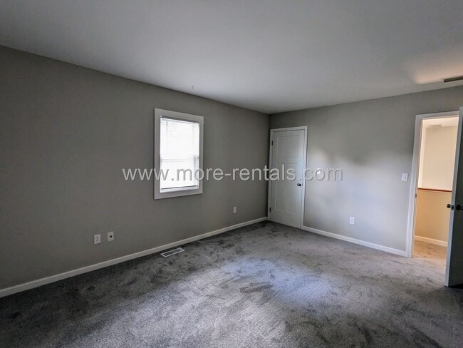 Building Photo - Updated German Village house area with attached garage