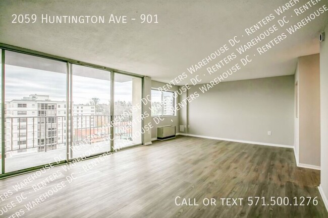 Building Photo - Stunning 9th-Floor Studio w/ Panoramic Cit...