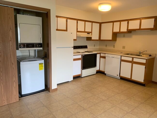 Building Photo - 402 3rd St W