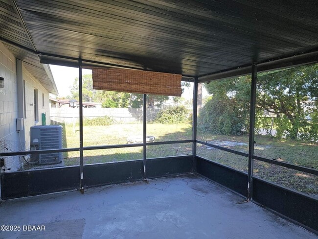 Building Photo - 1668 E Shangri-La Dr