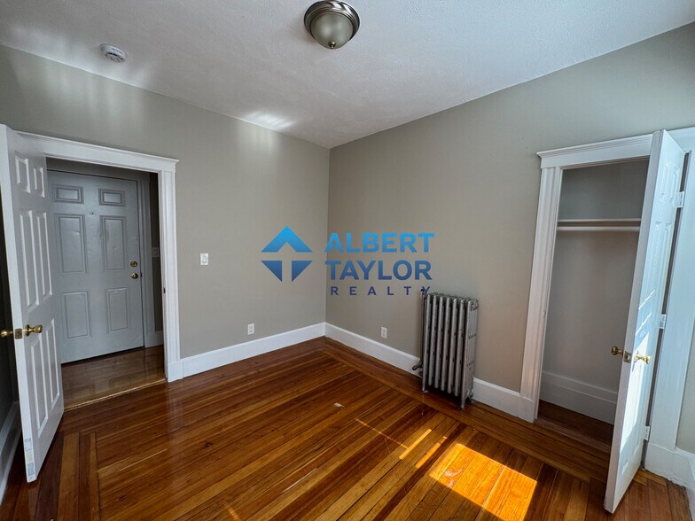 Building Photo - 62 Fayston St