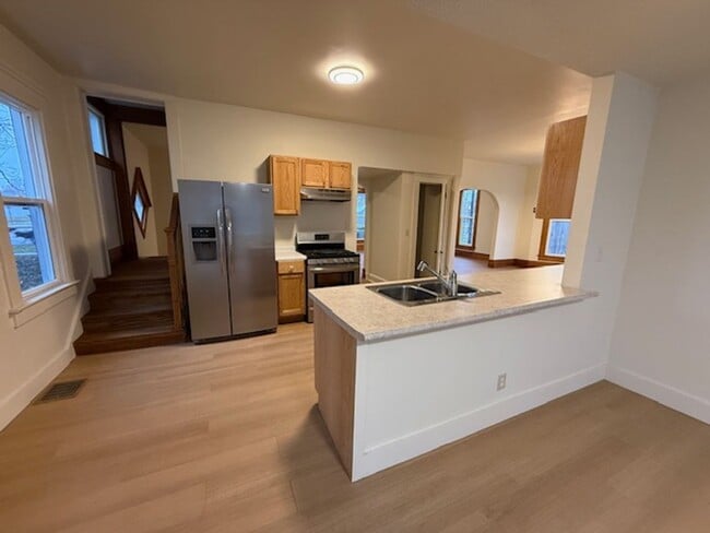 Building Photo - Renovated 3-Bedroom, 2-Bathroom Home For Rent in Historic Downtown Bristol