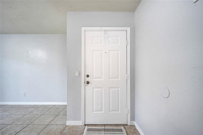 Building Photo - 9942 Turf Way