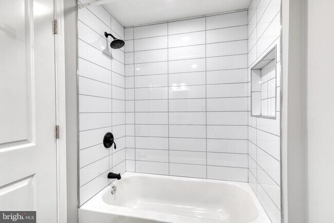 Building Photo - 635 S Lehigh St