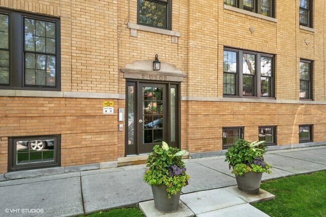 2703 W. ARDMORE AVENUE, CHICAGO IL 60659 - 2703 W Ardmore Ave