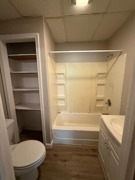 Building Photo - 164 Main St