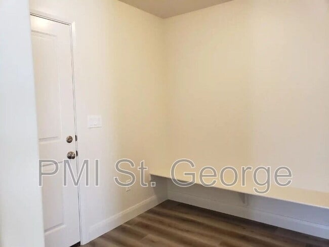 Building Photo - 3226 E 2390 S