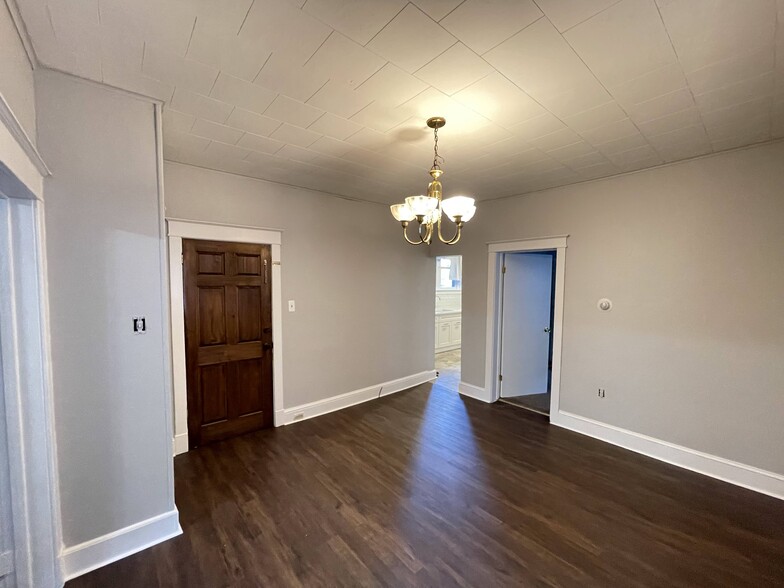 Living room - 315 Laurel Blvd