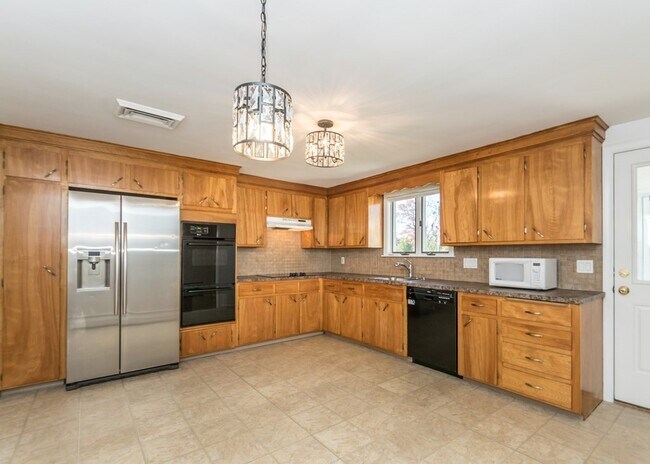 Building Photo - 59 Hobbs Brook Rd