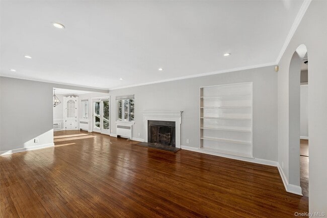 Building Photo - 232 Round Hill Rd