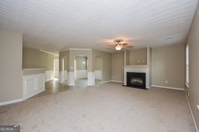 Building Photo - 7641 Garnet Dr