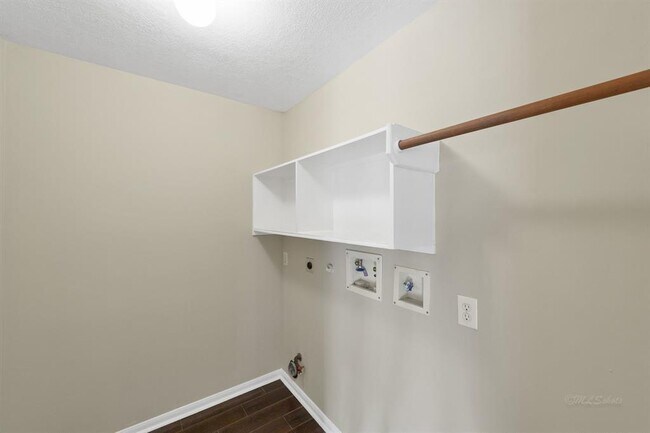 Building Photo - 7211 Bethany Bay Dr