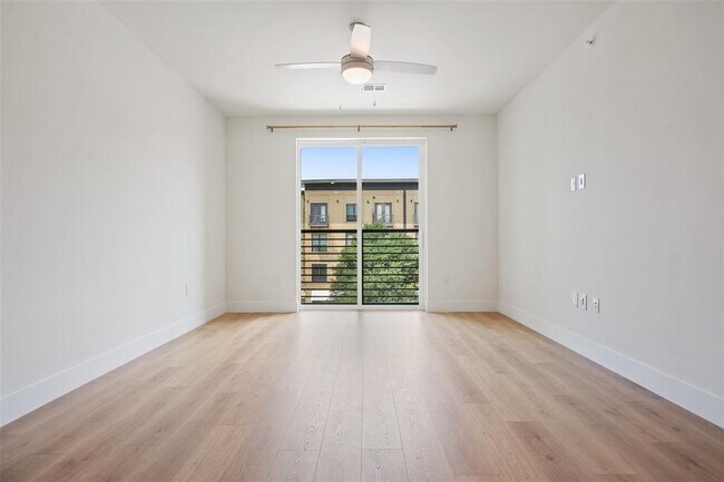 Building Photo - 1701 Simond Ave