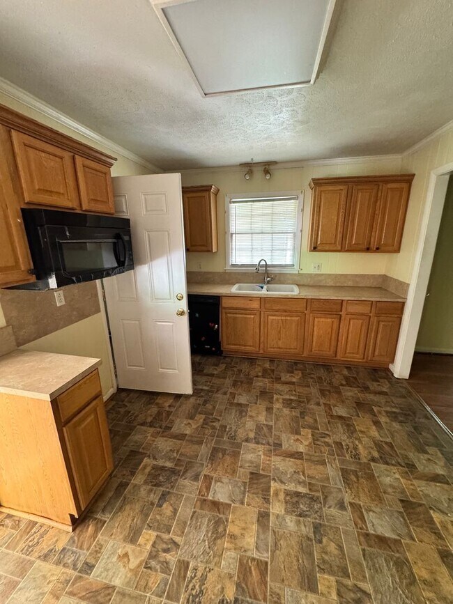 Building Photo - 3018 Delano Pl