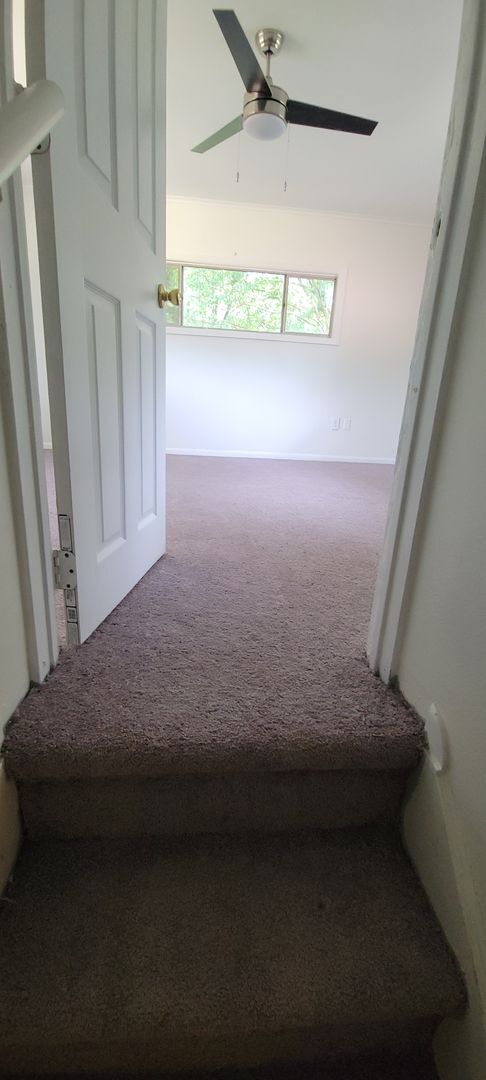 Building Photo - Amazing 4 bedroom/2 bath Two-story home wi...