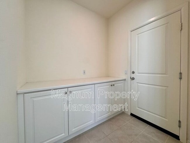 Building Photo - 31310 Reserve Dr