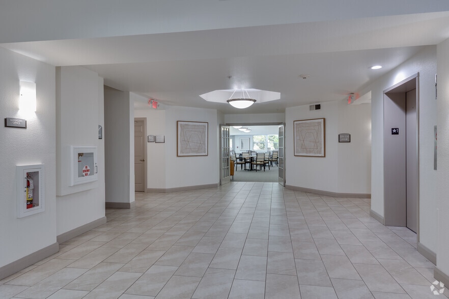 Lobby Photo - Canyon Run Apartments