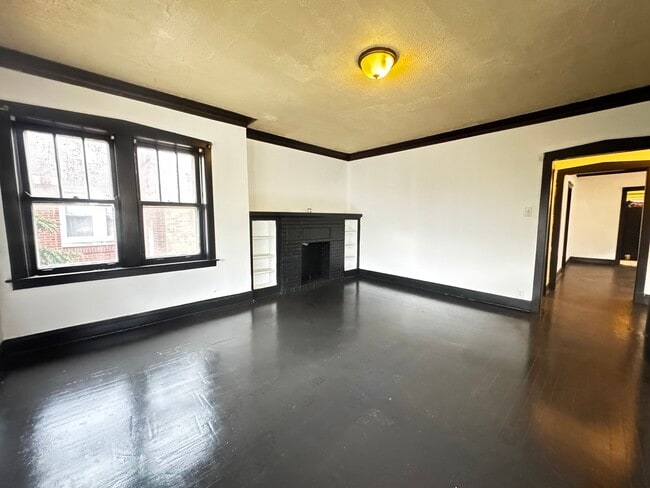 Building Photo - 8519 S Paulina St