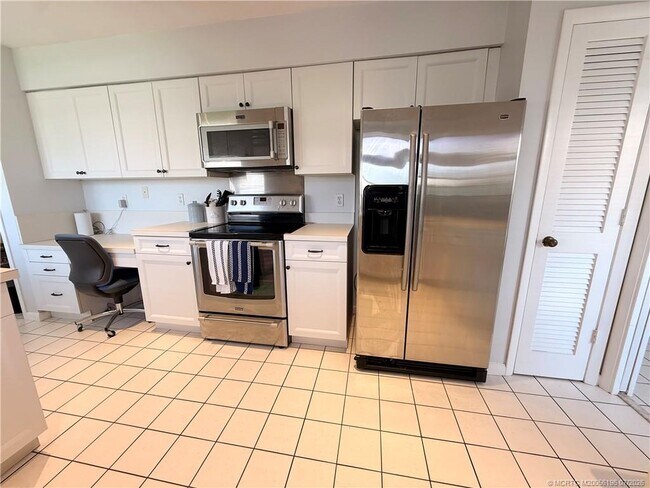 Building Photo - 2527 SW Brookwood Ln