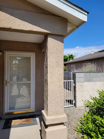 Building Photo - 309 Cuadro St SE