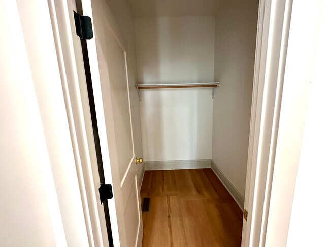 Closet 2 - 603 E Morris St