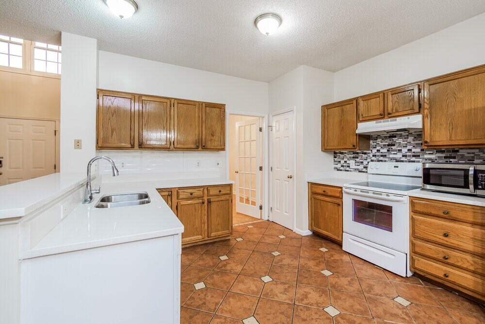 Building Photo - 813 Hanska Way