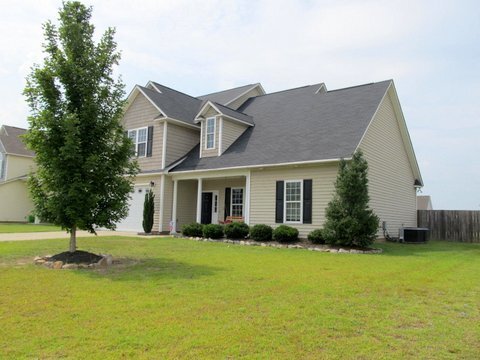 Building Photo - Beautiful 4 Bedroom Home with Spacious Bac...