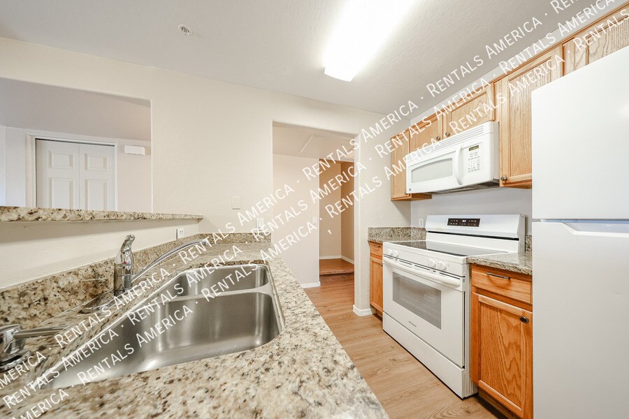 Building Photo - 3716 E University Dr