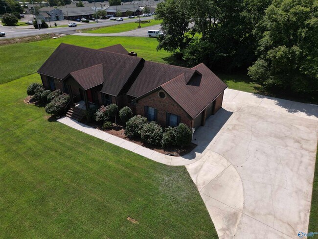 Building Photo - 120 Roy Dr