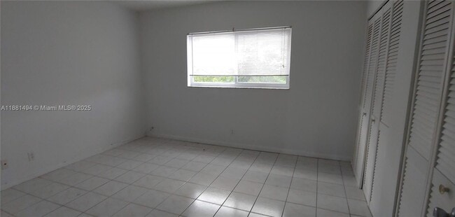 Building Photo - 1400 NE 54th St