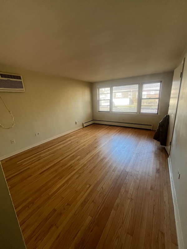 Building Photo - 2435 W 123rd St