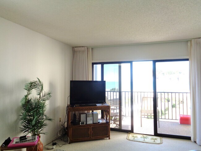 Building Photo - Beautiful MacArthur Beach