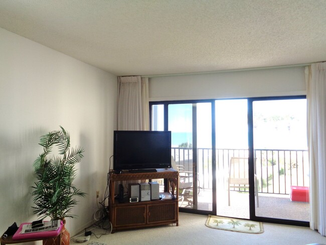 Building Photo - January or April 2025 2BR/2BA Gulfview Con...