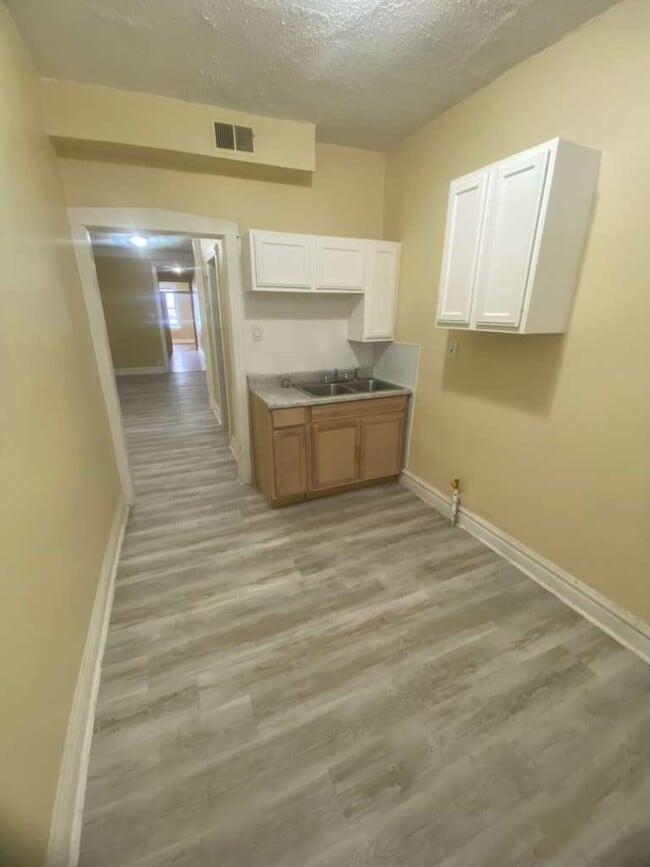 Building Photo - 5952 W Roosevelt Rd