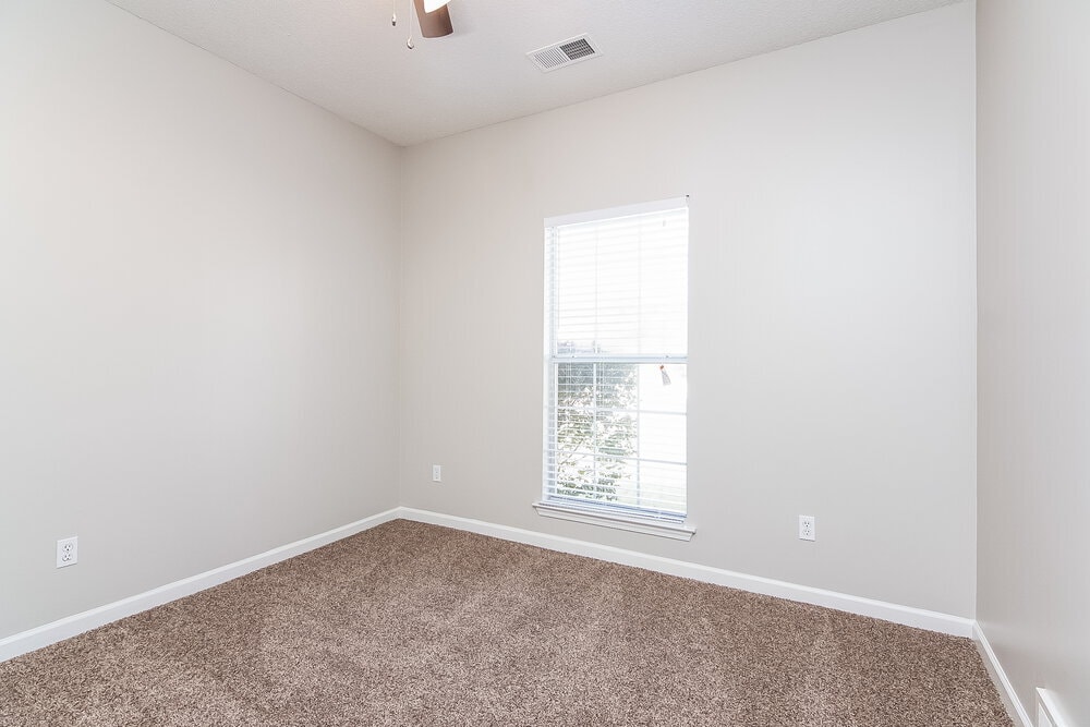 Building Photo - 5820 Lillian Bend Dr