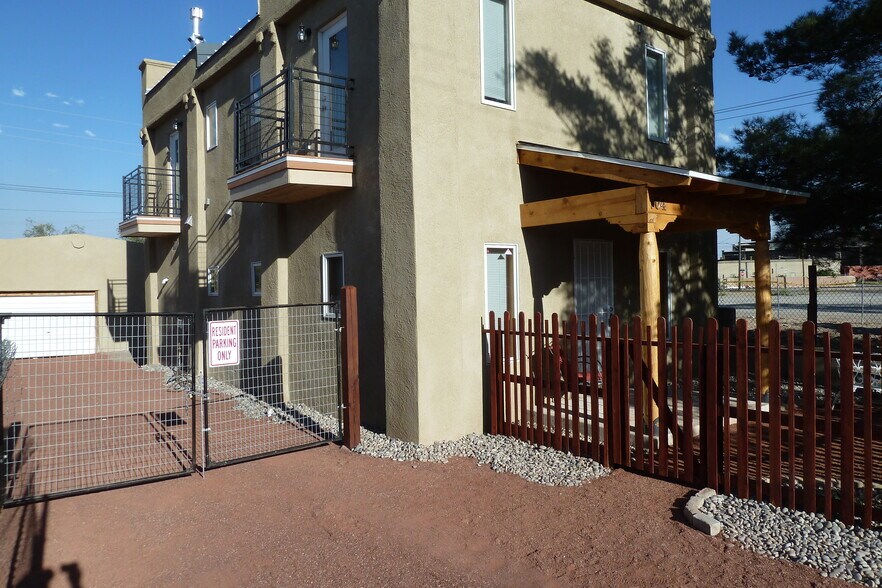 Building Photo - 704 2nd St SW