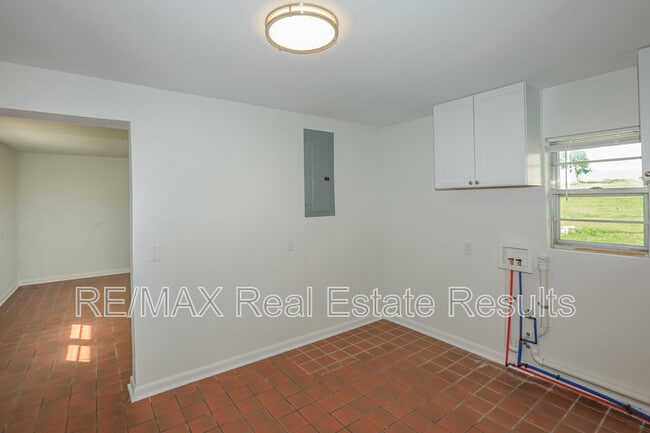 Building Photo - 1741 E 1st Ave