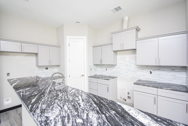 Building Photo - 209 Silverleaf Rd